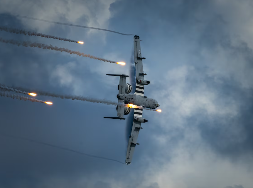 MODFORGE & ACADEMY | A-10A THUNDERBOLT II (OPERATION IRAQI FREEDOM) - 1:72 SCALE MODEL AIRCRAFT KIT